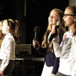 26.11.2017 Suchedniów. Koncert dzieci i młodzieży suchedniowskich szkół „Dla ciebie mamo" zachęcający kobiety do badań profilaktycznych / Jarosław Kubalski / Radio Kielce