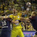 25.11.2017 Kielce. Piłka ręczna. Liga Mistrzów. Mecz PGE VIve Kielce - Paris Saint - Germain Handball. Krzysztof Lijewski / Jarosław Kubalski / Radio Kielce