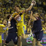 25.11.2017 Kielce. Piłka ręczna. Liga Mistrzów. Mecz PGE VIve Kielce - Paris Saint - Germain Handball. Krzysztof Lijewski / Jarosław Kubalski / Radio Kielce