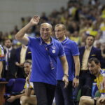 25.11.2017 Kielce. Piłka ręczna. Liga Mistrzów. Mecz PGE VIve Kielce - Paris Saint - Germain Handball. Trener Vive Talant Dujszebajew / Jarosław Kubalski / Radio Kielce