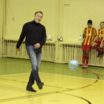 29.11.2017 Kielce. SP nr 1. Otwarcia 24 Grudniowego Turnieju Trójek Piłkarskich. Właściciel Korony Dieter Burdenski / Jarosław Kubalski / Radio Kielce