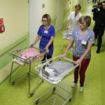 29.11.2017 Kielce. Wojewódzki Szpital Zespolony. Trojaczki państwa Julity i Wojciecha Krawczyków. / Jarosław Kubalski / Radio Kielce