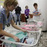 29.11.2017 Kielce. Wojewódzki Szpital Zespolony. Trojaczki państwa Julity i Wojciecha Krawczyków. / Jarosław Kubalski / Radio Kielce