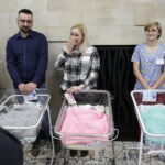 29.11.2017 Kielce. Wojewódzki Szpital Zespolony. Trojaczki państwa Julity i Wojciecha Krawczyków. / Jarosław Kubalski / Radio Kielce