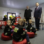 Kielce. Mariusz Błaszczak otworzył Salę Edukacyjną „Ognik” w Komendzie Miejskiej Państwowej Straży Pożarnej przy ulicy Sandomierskiej. Na zdjęciu: Leszek Suski - komendant główny Państwowej Straży Pożarnej i Mariusz Błaszczak - szef MSWiA / Jarosław Kubalski / Radio Kielce