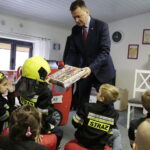 Kielce. Mariusz Błaszczak otworzył Salę Edukacyjną „Ognik” w Komendzie Miejskiej Państwowej Straży Pożarnej przy ulicy Sandomierskiej. Na zdjęciu: Mariusz Błaszczak - szef MSWiA / Jarosław Kubalski / Radio Kielce