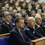 Kielce. Minister Mariusz Błaszczak wziął udział w spotkaniu dotyczącym sprawozdań z realizacji Programu Modernizacji Służb Mundurowych oraz jego wpływu na poprawę bezpieczeństwa w woj. świętokrzyskim. Na zdjęciu: Mariusz Błaszczak - szef MSWiA, Jarosław Szymczyk - komendant główny policji i  Leszek Suski - komendant główny Państwowej Straży Pożarnej / Jarosław Kubalski / Radio Kielce