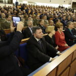 Kielce. Minister Mariusz Błaszczak wziął udział w spotkaniu dotyczącym sprawozdań z realizacji Programu Modernizacji Służb Mundurowych oraz jego wpływu na poprawę bezpieczeństwa w woj. świętokrzyskim. Na zdjęciu: Marek Kwitek - poseł PiS, Andrzej Kryj - poseł PiS, Anna Krupka - posłanka PiS, Maria Zuba - posłanka PiS, Wojciech Lubawski - prezydent Kielc / Jarosław Kubalski / Radio Kielce