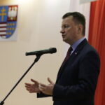 Kielce. Minister Mariusz Błaszczak wziął udział w spotkaniu dotyczącym sprawozdań z realizacji Programu Modernizacji Służb Mundurowych oraz jego wpływu na poprawę bezpieczeństwa w woj. świętokrzyskim. Na zdjęciu: Mariusz Błaszczak / Jarosław Kubalski / Radio Kielce