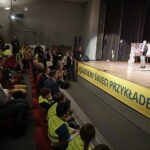 Minister Spraw Wewnętrznych i Administracji Mariusz Błaszczak wręczył 10-letniemu Aleksandrowi medal "Młody bohater" / Jarosław Kubalski / Radio Kielce