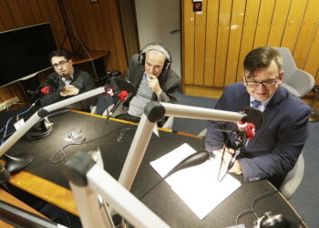 21.11.2017 Kielce. Punkty Widzenia. Dr Tomasz Domański, prof. Wiesław Caban i wicekurator oświaty Tomasz Pleban / Jarosław Kubalski / Radio Kielce