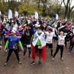 10. Bieg Niepodległości w Kielcach. Rozgrzewka / Jarosław Kubalski / Radio Kielce