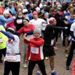 10. Bieg Niepodległości w Kielcach. Rozgrzewka / Jarosław Kubalski / Radio Kielce