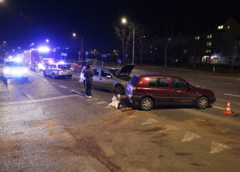 28.11.2017 Kielce. Wypadek na ulicy Tysiąclecia Państwa Polskiego / Jarosław Kubalski / Radio Kielce