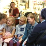 Potrzebuję rodziców od zaraz. Akcja Wojewody Świętokrzyskiego w Galerii Echo / Marzena Mąkosa / Radio Kielce