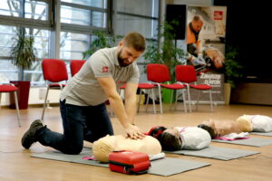 Szkolenie z pierwszej pomocy przy wykorzystaniu defibrylatorów AED / Marzena Mąkosa / Radio Kielce