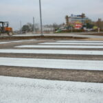 Oznakowanie poziome przy skrzyżowaniu ulic Tarnowskiej, księdza Jerzego Popiełuszki, Wapiennikowej i Pileckiego w Kielcach / Marzena Mąkosa / Radio Kielce