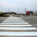 Oznakowanie poziome przy skrzyżowaniu ulic Tarnowskiej, księdza Jerzego Popiełuszki, Wapiennikowej i Pileckiego w Kielcach / Marzena Mąkosa / Radio Kielce