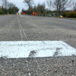 Oznakowanie poziome przy skrzyżowaniu ulic Tarnowskiej, księdza Jerzego Popiełuszki, Wapiennikowej i Pileckiego w Kielcach / Marzena Mąkosa / Radio Kielce