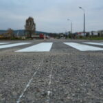 Oznakowanie poziome przy skrzyżowaniu ulic Tarnowskiej, księdza Jerzego Popiełuszki, Wapiennikowej i Pileckiego w Kielcach / Marzena Mąkosa / Radio Kielce