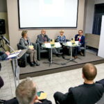 Konferencja prasowa promująca I tom Serii Świętokrzyskiej pt. "Listy z frontu i na front. Korespondencja rodziny Massalskich (1914–1921)". Na zdjęciu : Marek Jedynak - historyk, Delegatura Insytutu Pamięci Narodowej w Kielcach, Wiesława Rutkowska - Archiwum Państwowe w Kielcach, prof. Adam Massalski - Instytut Historii Uniwersytetu Jana Kochanowskiego w Kielcach, dr Dorota Koczwańska - Kalita - Delegatura Insytutu Pamięci Narodowej w Kielcach, Andrzej Dąbrowski - Wojewódzka Biblioteka Publiczna im. Witolda Gombrowicza w Kielcach / Marzena Mąkosa / Radio Kielce