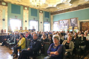 Konferencja dotycząca przeciwdziałania narkomanii - wyzwanie cywilizacyjne o zasięgu "lokalnym" w Wojewódzkim Domu Kultury / Marzena Mąkosa / Radio Kielce