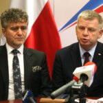 Konferencja dotycząca wojewódzkich  obchodów Narodowego Święta Niepodległości. Na zdjęciu : Krzysztof Słoń - Senator RP oraz  Jarosław Rusiecki - Senator RP / Marzena Mąkosa / Radio Kielce