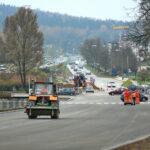 Malowanie oznakowania poziomego przy skrzyżowaniu ulic Tarnowskiej, księdza Jerzego Popiełuszki, Wapiennikowej i Pileckiego w Kielcach / Marzena Mąkosa / Radio Kielce