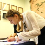 Wręczenie nagród im. Andrzeja Radka w Muzeum Lat Szkolnych Stefana Żeromskiego. Na zdjęciu : Dziyana Dzimitrova / Marzena Mąkosa / Radio Kielce