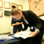 Wręczenie nagród im. Andrzeja Radka w Muzeum Lat Szkolnych Stefana Żeromskiego. Na zdjęciu : Klaudia Krupa / Marzena Mąkosa / Radio Kielce