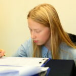 Wręczenie nagród im. Andrzeja Radka w Muzeum Lat Szkolnych Stefana Żeromskiego.  Na zdjęciu : Diana Samiczak / Marzena Mąkosa / Radio Kielce