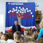 Lekcja patriotyzmu dla przedszkolaków z Przedszkola Samorządowego Nr 31. Na zdjęciu : Rafał Nowak - dyrektor Wzgórza Zamkowego / Marzena Mąkosa / Radio Kielce