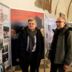 Otwarcie wystawy "Święty Krzyż - miejsca pamięci". Po prawej - Czesław Hadamik  / Marzena Mąkosa / Radio Kielce