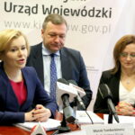 Spotkanie dotyczące cukrzycy w Urzędzie Wojewódzkim w Kielcach. Na zdjęciu : Anna Krupka - Poseł na Sejm RP, członek Parlamentarnego Zespołu ds. Praw Pacjentów ; Marek Tombarkiewicz - Podsekretarz Stanu w Ministerstwie Zdrowia; Agata Wojtyszek - Wojewoda Świętokrzyski / Marzena Mąkosa / Radio Kielce