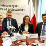 Spotkanie dotyczące cukrzycy w Urzędzie Wojewódzkim w Kielcach. Na zdjęciu : Anna Krupka - Poseł na Sejm RP, członek Parlamentarnego Zespołu ds. Praw Pacjentów; Marek Tombarkiewicz - Podsekretarz Stanu w Ministerstwie Zdrowia; Agata Wojtyszek - Wojewoda Świętokrzyski; Jacek Włosowicz - Senator RP / Marzena Mąkosa / Radio Kielce