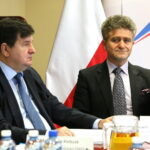 Spotkanie dotyczące cukrzycy w Urzędzie Wojewódzkim w Kielcach. Na zdjęciu : dr Jerzy Gryglewicz - ekspert w zakresie ochrony zdrowia, Uczelnia Łazarskiego oraz Krzysztof Słoń - Senator RP / Marzena Mąkosa / Radio Kielce