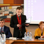 Sesja Rady Miejskiej Daleszyce. Po lewej Dariusz Meresiński - Burmistrz Miasta i Gminy Daleszyce / Marzena Mąkosa / Radio Kielce