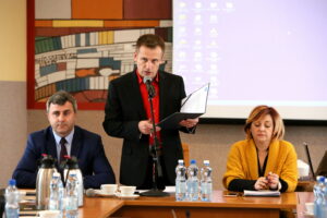 Sesja Rady Miejskiej Daleszyce. Po lewej Dariusz Meresiński - Burmistrz Miasta i Gminy Daleszyce / Marzena Mąkosa / Radio Kielce