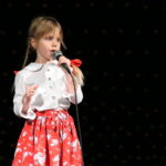 Międzynarodowy Festiwal Piosenkarzy Dziecięcych i Młodzieżowych im. Henryka Morysa i Andrzeja Litwina w Wojewódzkim Domu Kultury. Na zdjęciu : Zosia Anioł / Marzena Mąkosa / Radio Kielce