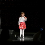 Międzynarodowy Festiwal Piosenkarzy Dziecięcych i Młodzieżowych im. Henryka Morysa i Andrzeja Litwina w Wojewódzkim Domu Kultury. Na zdjęciu : Zosia Anioł / Marzena Mąkosa / Radio Kielce