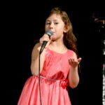 Międzynarodowy Festiwal Piosenkarzy Dziecięcych i Młodzieżowych im. Henryka Morysa i Andrzeja Litwina w Wojewódzkim Domu Kultury. Na zdjęciu : Lena Dobek / Marzena Mąkosa / Radio Kielce