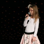 Międzynarodowy Festiwal Piosenkarzy Dziecięcych i Młodzieżowych im. Henryka Morysa i Andrzeja Litwina w Wojewódzkim Domu Kultury. Na zdjęciu : Sandra Grabowska / Marzena Mąkosa / Radio Kielce