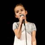 Międzynarodowy Festiwal Piosenkarzy Dziecięcych i Młodzieżowych im. Henryka Morysa i Andrzeja Litwina w Wojewódzkim Domu Kultury. Na zdjęciu : Laura Jedlińska / Marzena Mąkosa / Radio Kielce