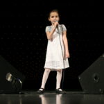 Międzynarodowy Festiwal Piosenkarzy Dziecięcych i Młodzieżowych im. Henryka Morysa i Andrzeja Litwina w Wojewódzkim Domu Kultury. Na zdjęciu : Laura Jedlińska / Marzena Mąkosa / Radio Kielce