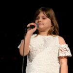 Międzynarodowy Festiwal Piosenkarzy Dziecięcych i Młodzieżowych im. Henryka Morysa i Andrzeja Litwina w Wojewódzkim Domu Kultury. Na zdjęciu : Julia Tatarska / Marzena Mąkosa / Radio Kielce