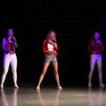 Międzynarodowy Festiwal Piosenkarzy Dziecięcych i Młodzieżowych im. Henryka Morysa i Andrzeja Litwina w Wojewódzkim Domu Kultury. Na zdjęciu Zespół SIDUS z Połańca / Marzena Mąkosa / Radio Kielce