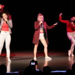 Międzynarodowy Festiwal Piosenkarzy Dziecięcych i Młodzieżowych im. Henryka Morysa i Andrzeja Litwina w Wojewódzkim Domu Kultury. Na zdjęciu Zespół SIDUS z Połańca / Marzena Mąkosa / Radio Kielce