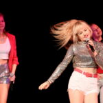 Międzynarodowy Festiwal Piosenkarzy Dziecięcych i Młodzieżowych im. Henryka Morysa i Andrzeja Litwina w Wojewódzkim Domu Kultury. Na zdjęciu Zespół SIDUS z Połańca / Marzena Mąkosa / Radio Kielce