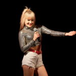 Międzynarodowy Festiwal Piosenkarzy Dziecięcych i Młodzieżowych im. Henryka Morysa i Andrzeja Litwina w Wojewódzkim Domu Kultury. Na zdjęciu Zespół SIDUS z Połańca / Marzena Mąkosa / Radio Kielce