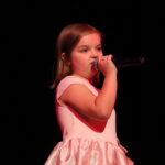 Międzynarodowy Festiwal Piosenkarzy Dziecięcych i Młodzieżowych im. Henryka Morysa i Andrzeja Litwina w Wojewódzkim Domu Kultury. Na zdjęciu : Ida Halska z Kielc / Marzena Mąkosa / Radio Kielce